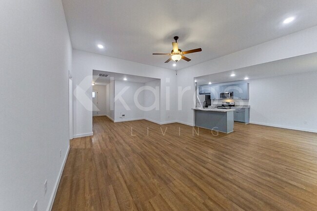 Foto del edificio - 142 Hughes Dr
