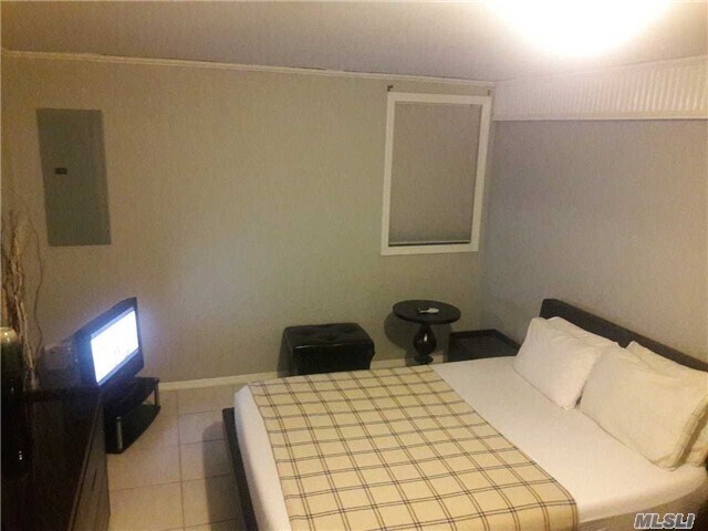 Foto del edificio - 284 Nicolls Rd