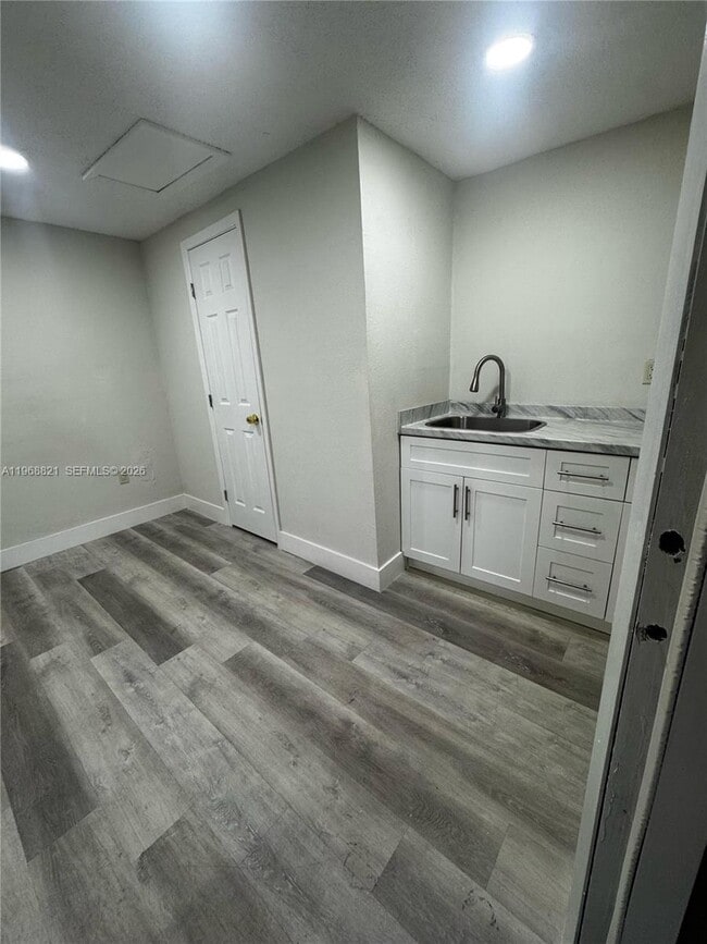 Foto del edificio - 582 E 18th St