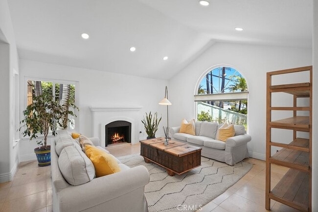 Building Photo - 201 La Costa Ct