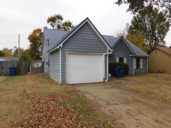 Building Photo - 10144 Hyman Dr