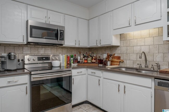 Foto del edificio - 1745 Jack Warner Pkwy