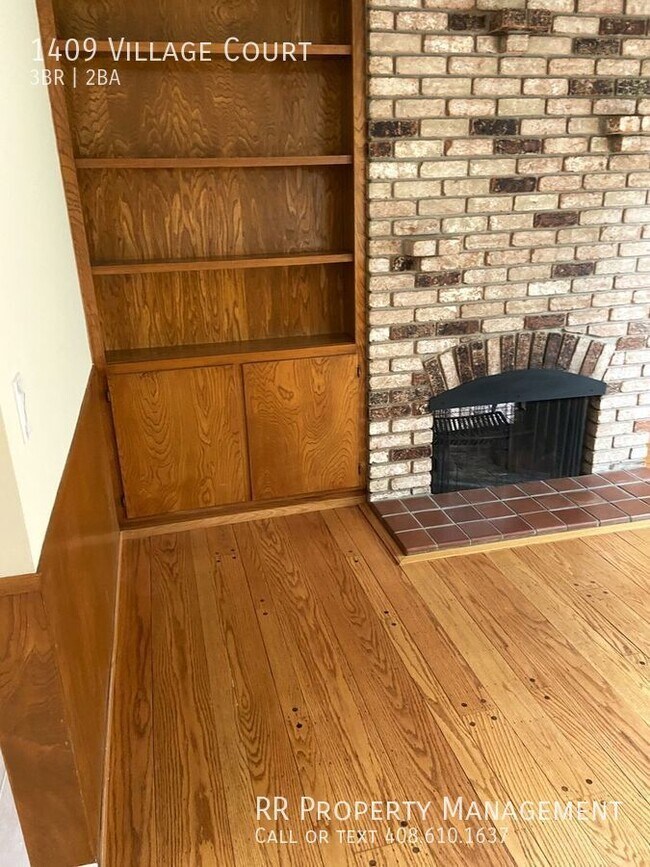 Building Photo - Spacious Duplex in Great Mountain View Area!