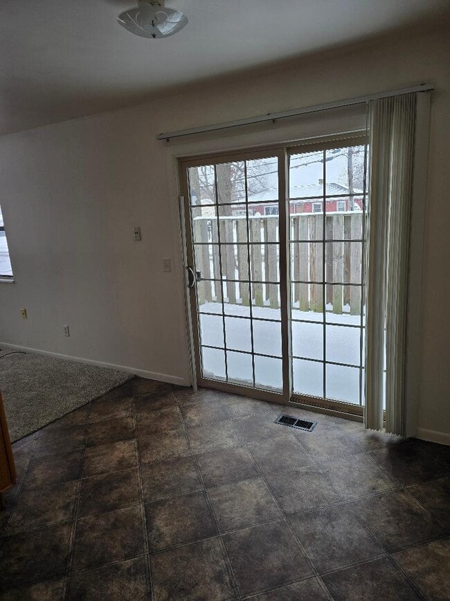 Fotografía del edificio - 3520 Oak Tree Dr