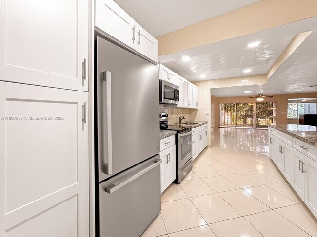 Foto del edificio - 5608 NW 19th St