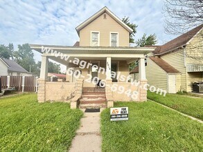 Building Photo - 2016 Phenie St