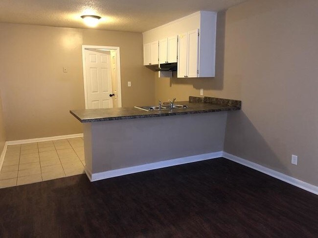 Building Photo - 221 Woodland Trail Apt. D
