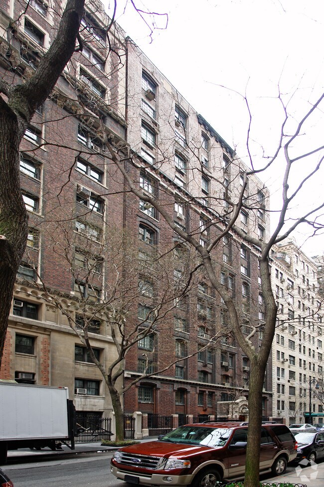 Building Photo - 27 W 67th St