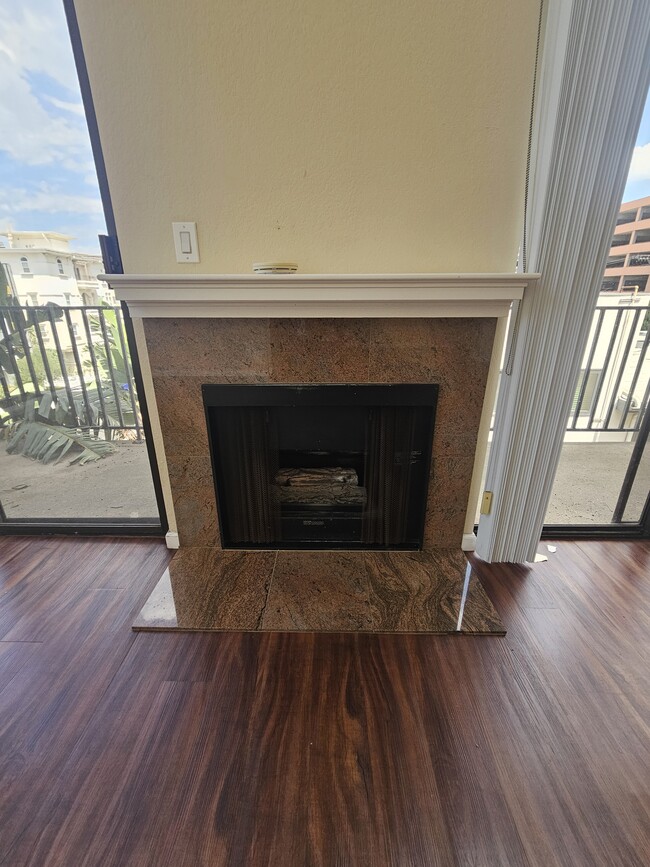 Building Photo - 1150 Granville Ave