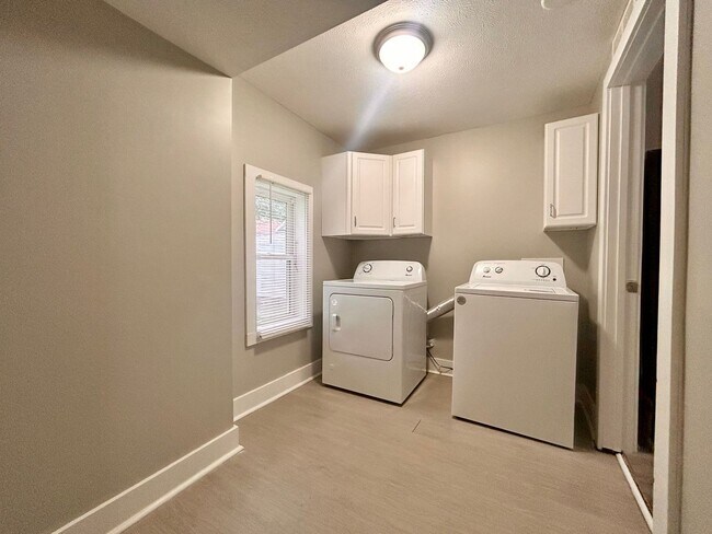 Foto del edificio - 1011-1013 Quarry Ave NW