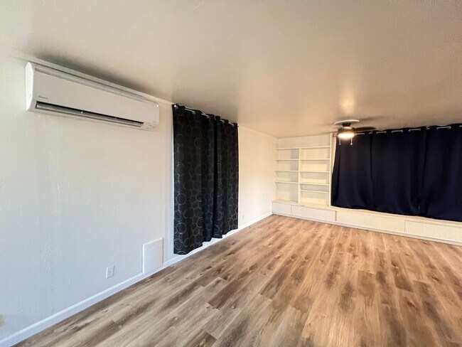 Building Photo - Half Off First Months Rent!