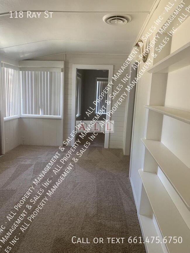 Building Photo - 118 Ray St