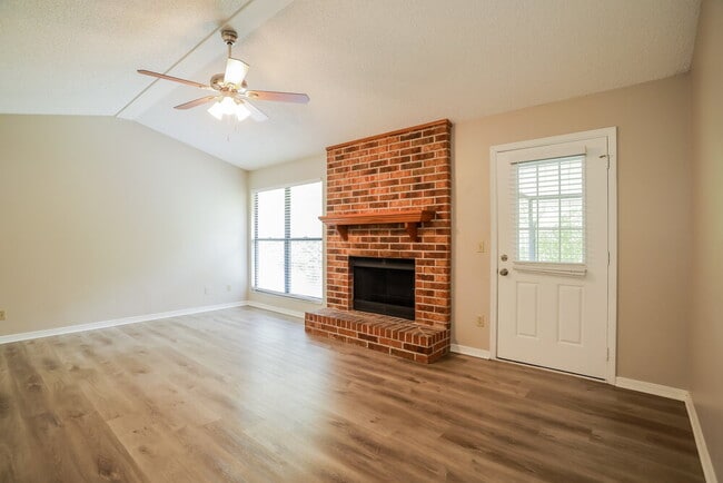 Foto del edificio - 973 Marble Ridge Dr