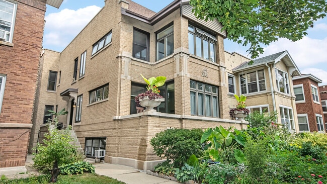 Building Photo - 1248 W Arthur Ave