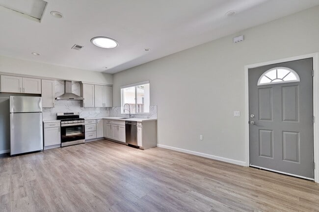 Building Photo - Excellent 2 bed 1 Bath ADU