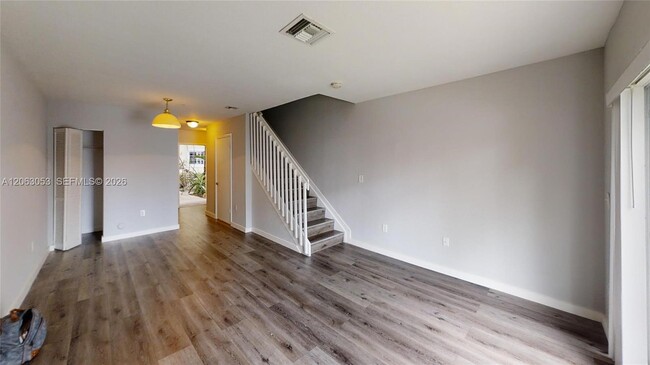 Foto del edificio - 2084 NE 167th St