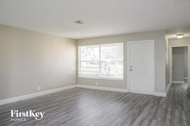 Foto del edificio - 3750 NW 4th Pl