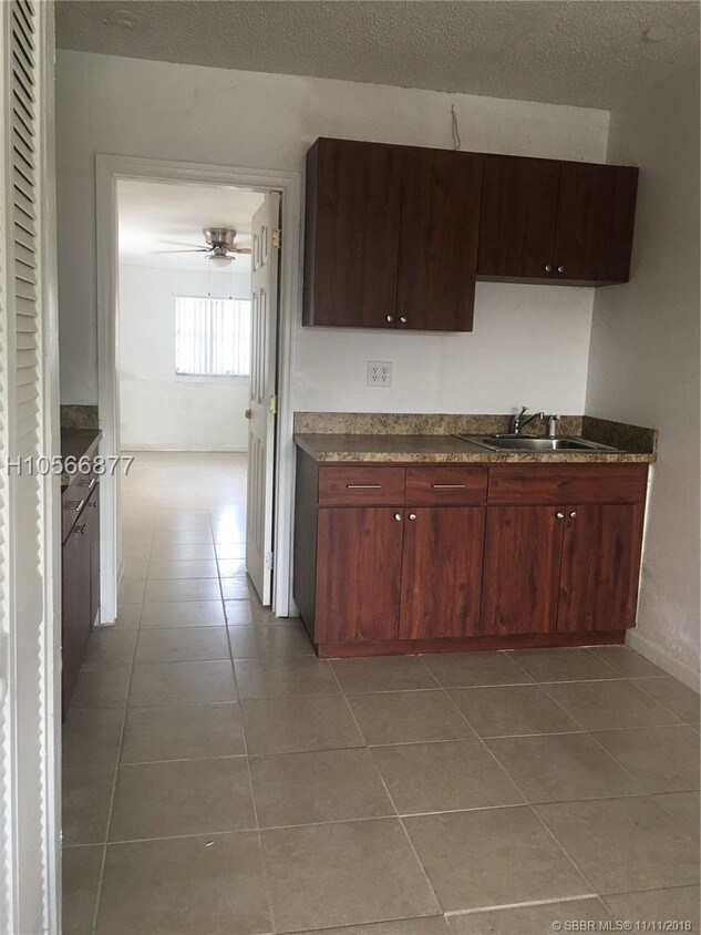 Foto del edificio - 8461 NW 14th St