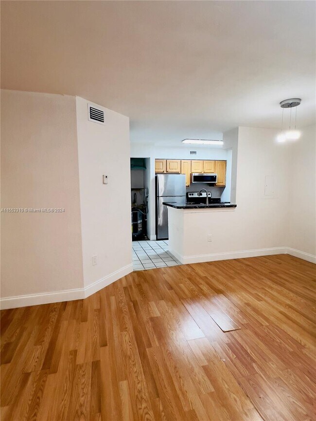 Foto del edificio - 2810 N Oakland Forest Dr