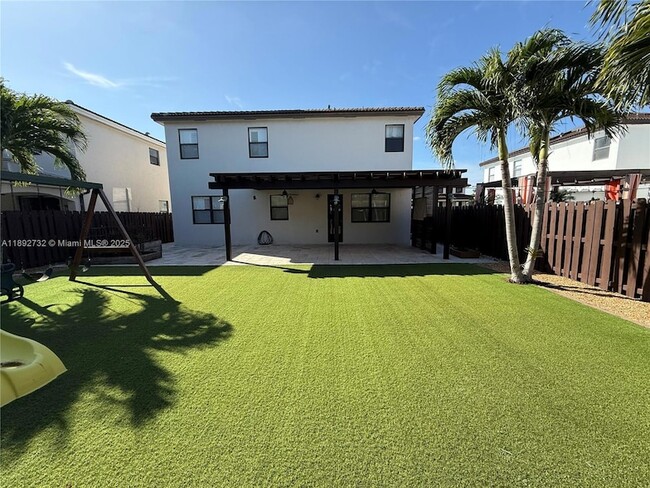 Building Photo - 1535 SW 145th Ave