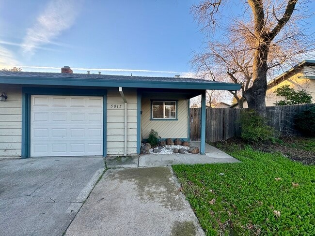 Building Photo - Charming & Cozy Duplex ? 2 Bedroom, 1 Bathroom for Rent!