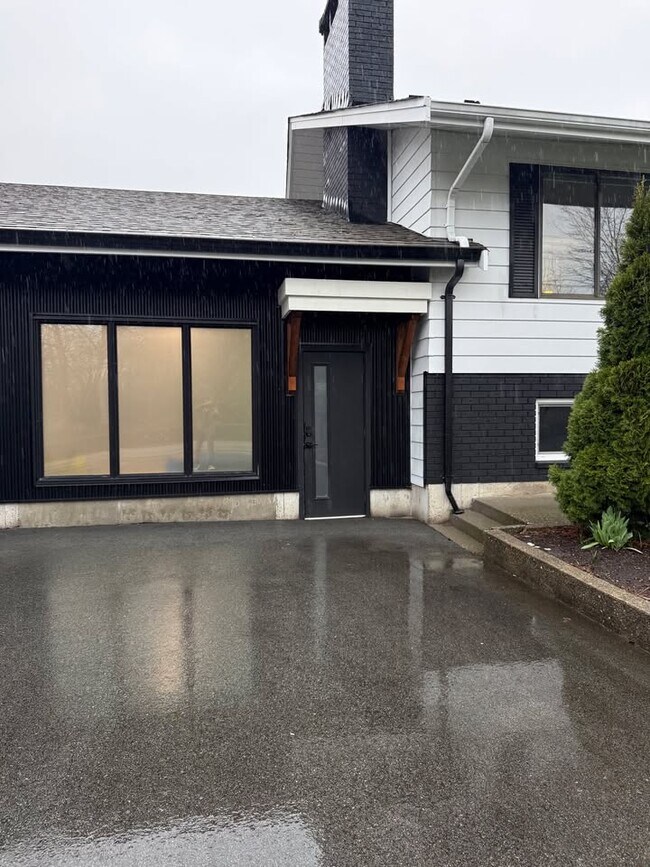 Building Photo - 46265 Hope River Rd