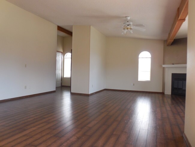 Living Room/Entry - 1130 Fontmore Rd