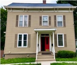 Building Photo - 90 Innis Ave
