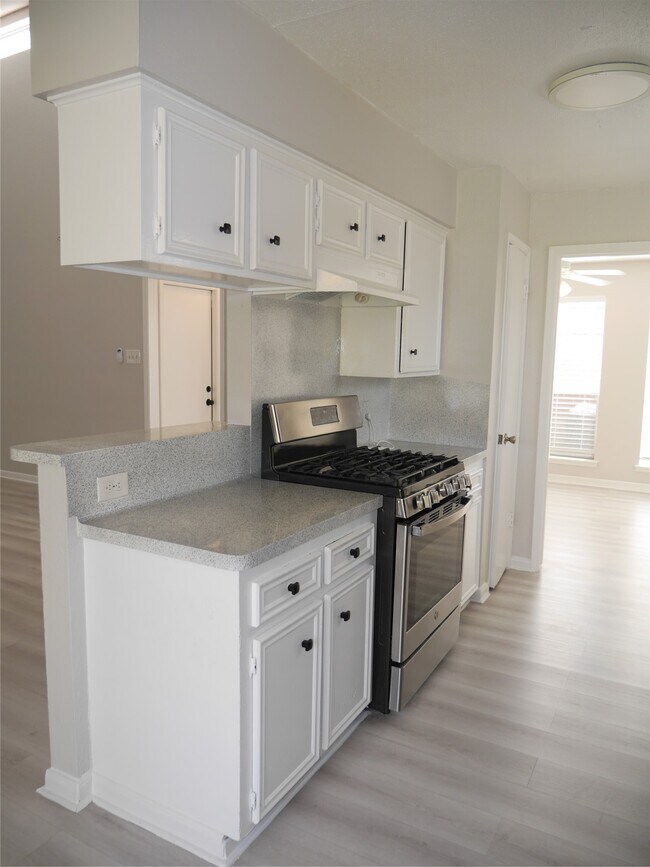 Foto del edificio - 7410 Canasta Ln