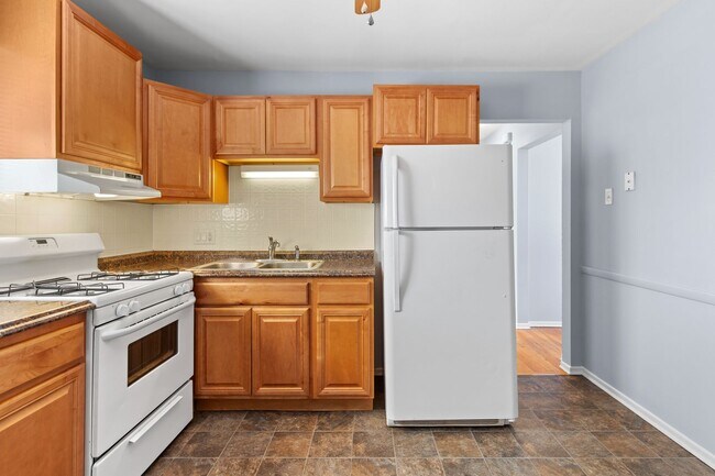 Foto del edificio - MOVE IN READY 2Bed 1Bath Duplex in St. Charles!