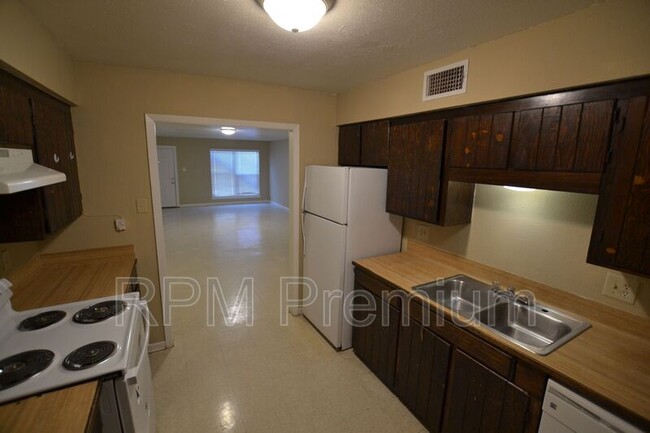 Foto del edificio - 2150 N Sherwood Forest Dr