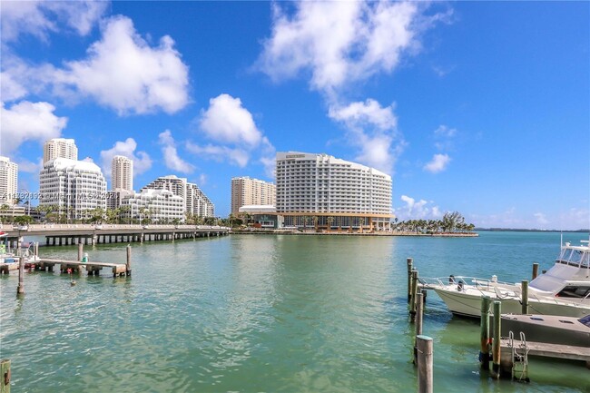 Foto del edificio - 999 Brickell Bay Dr