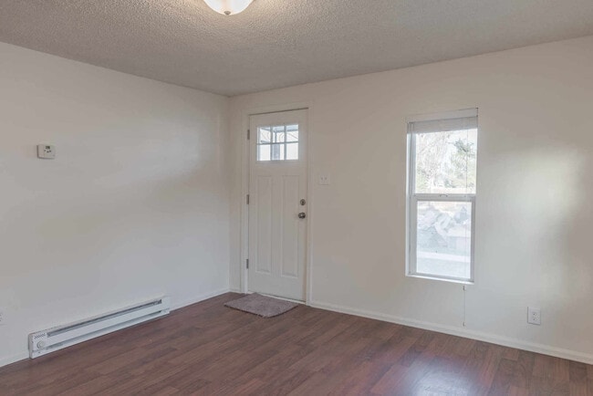 Building Photo - UPDATED 2 Bedrm  1Bath Home - Granite, Sta...