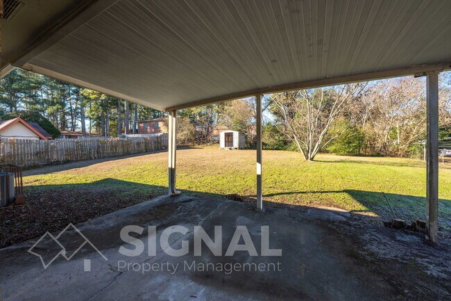 Foto del edificio - 1228 Huffman Rd