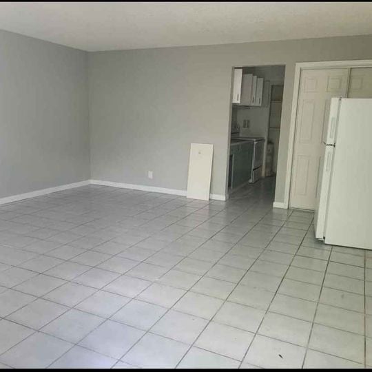 Foto del edificio - 1731 NE 60th St