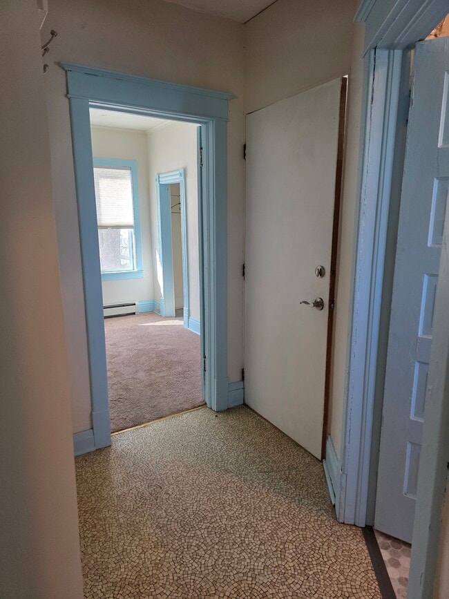 Building Photo - 408 S 7th Ave