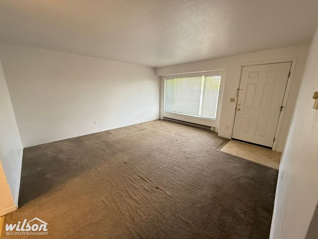 Building Photo - 1206 Voelker Ave