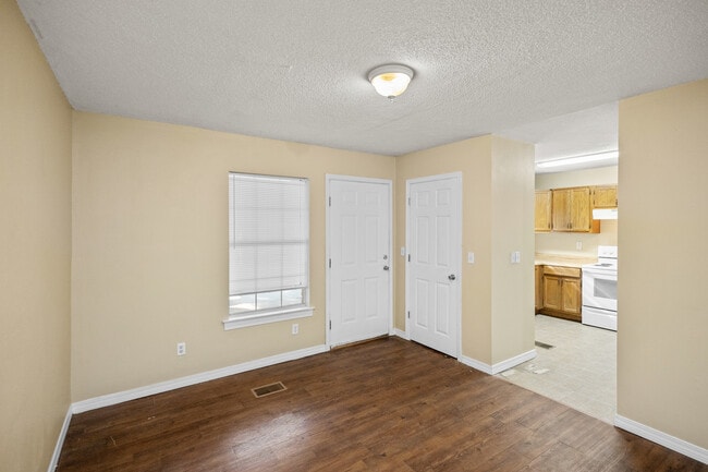 Building Photo - 8564 Garden Cir