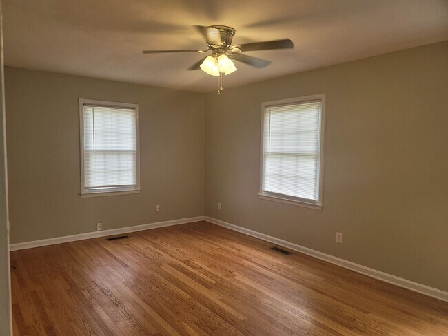 Foto del edificio - NEW LISTING!!!!!