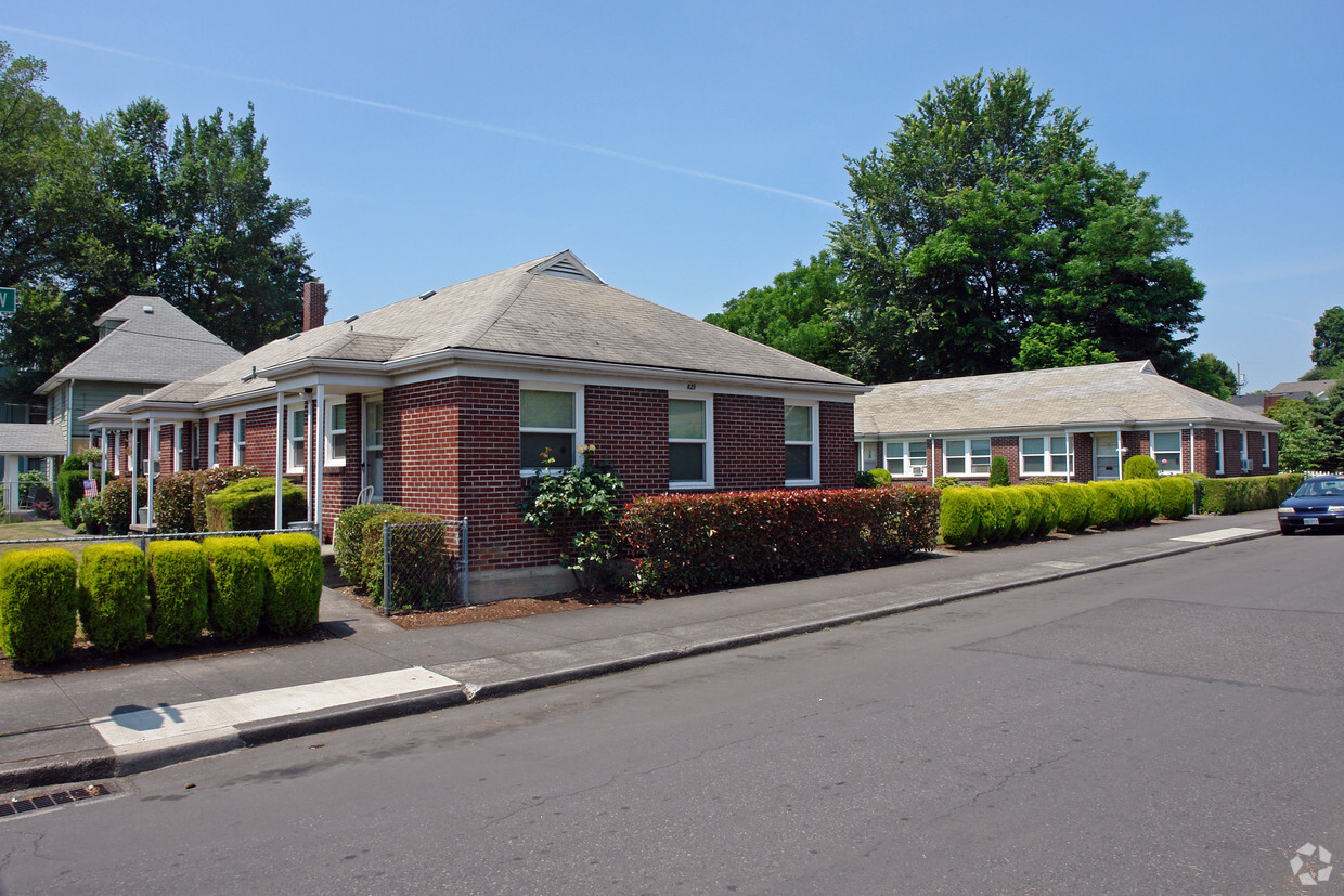 Building Photo - Floresta Court