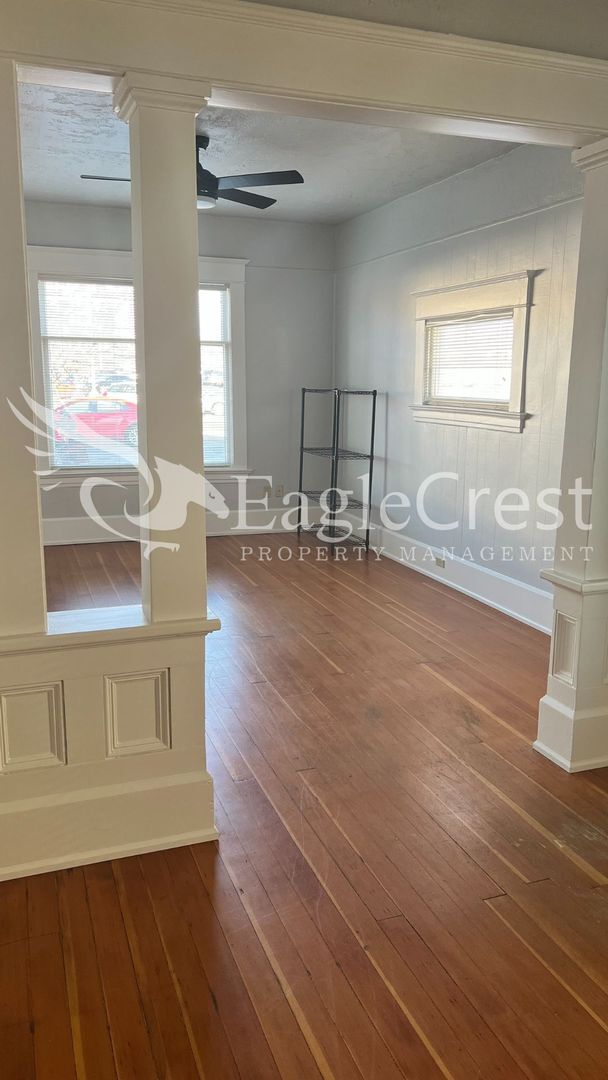 Building Photo - 105NSP