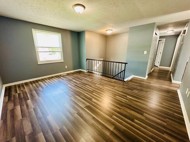 Foto del edificio - Updated 5BR/2BR house near Outer Loop now available!