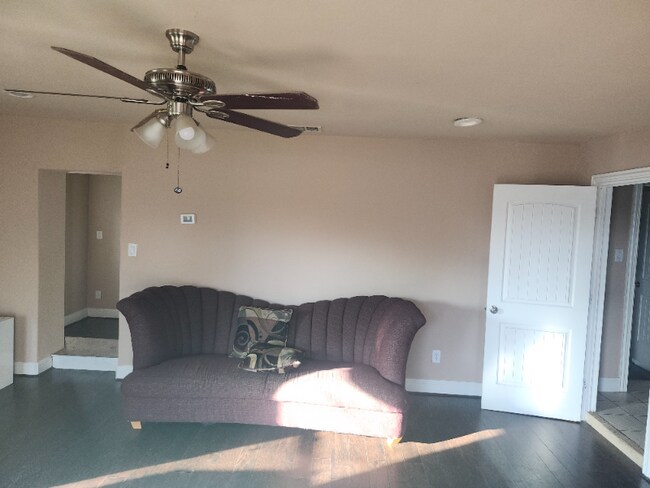 Foto del edificio - 1017 E Wells Ave