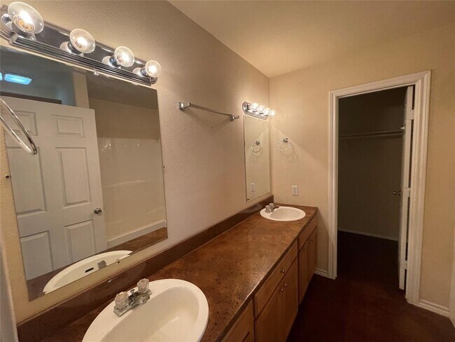 Building Photo - 110 Sunburst Ct