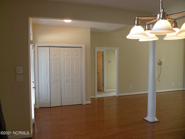 Building Photo - 3523 White Dr