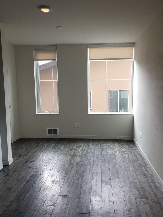 Interior Photo - 741 Harvard Apartments