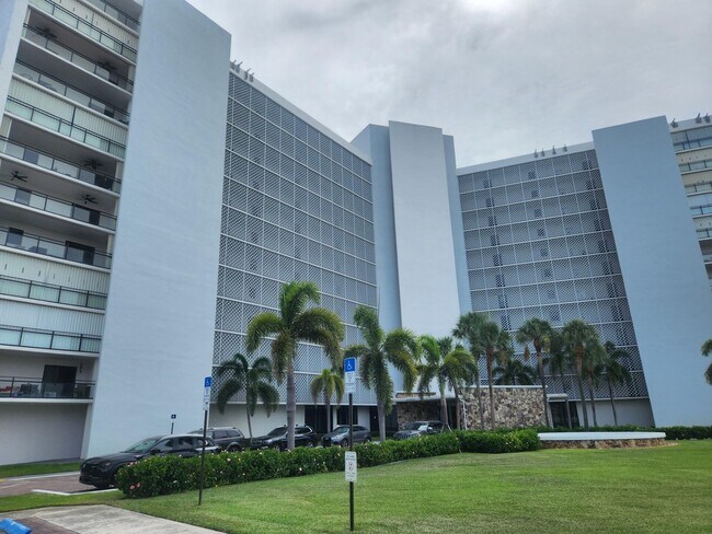Foto del edificio - 336 Golfview Rd