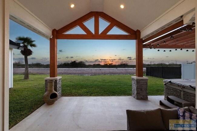 Building Photo - 124 Torrey Pines Dr