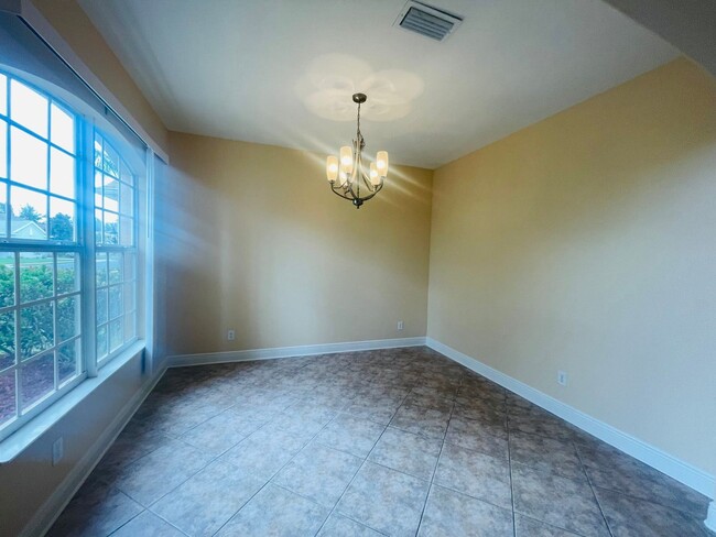 Building Photo - 4 br, 2.5 bath House - 2803 Suncoast Lakes...