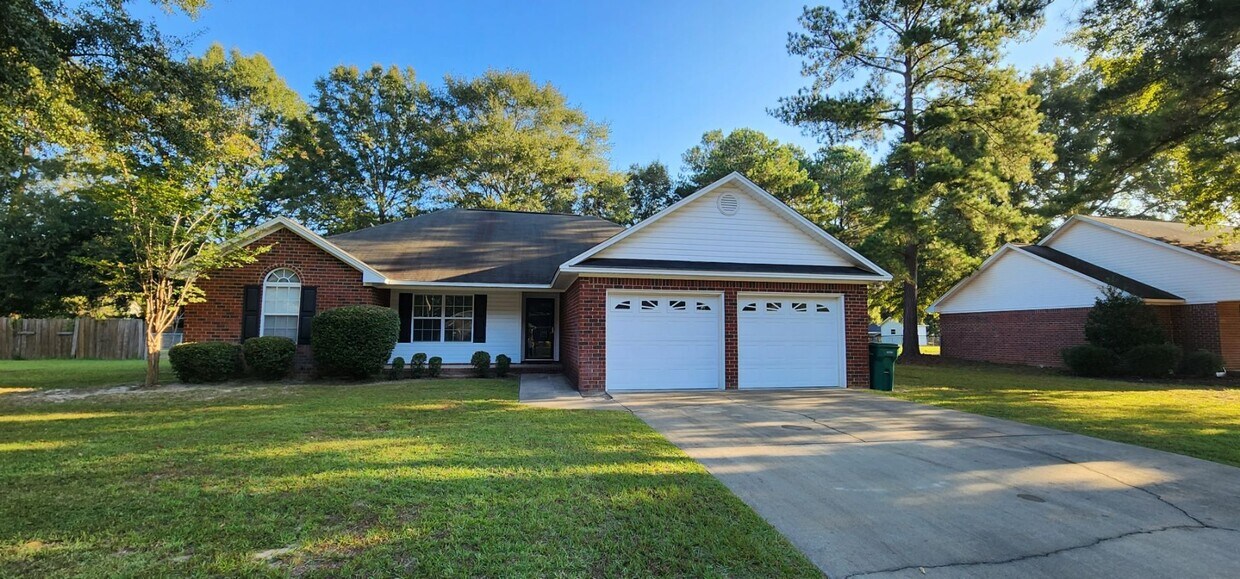 Primary Photo - Beautiful home in Wintergreen Subdivision ...